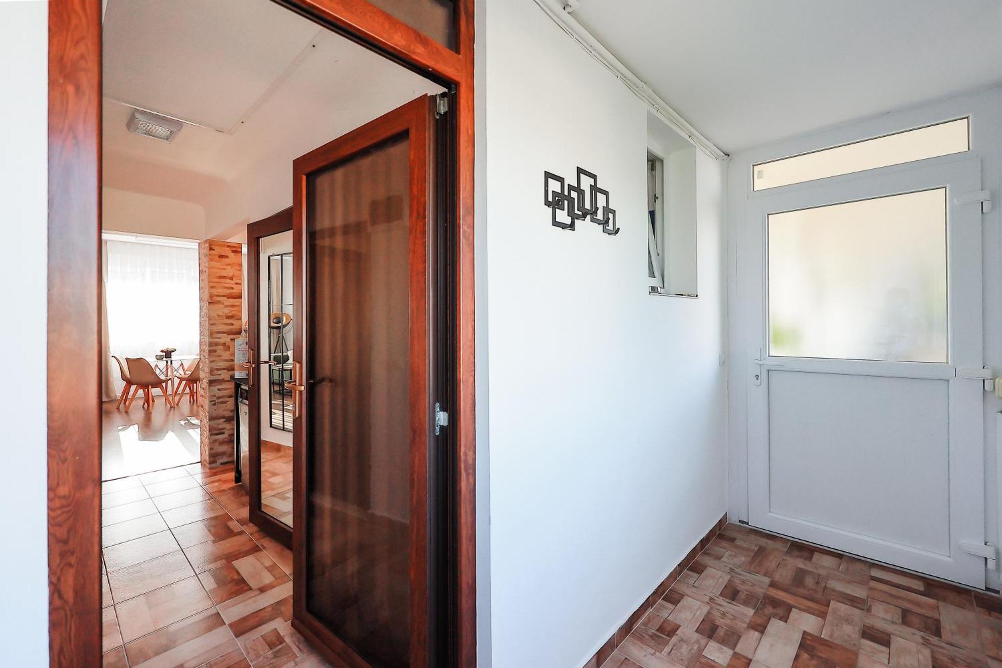Oradea City Center Apartment Near Aquapark With Jacuzzi & Parking Exterior photo