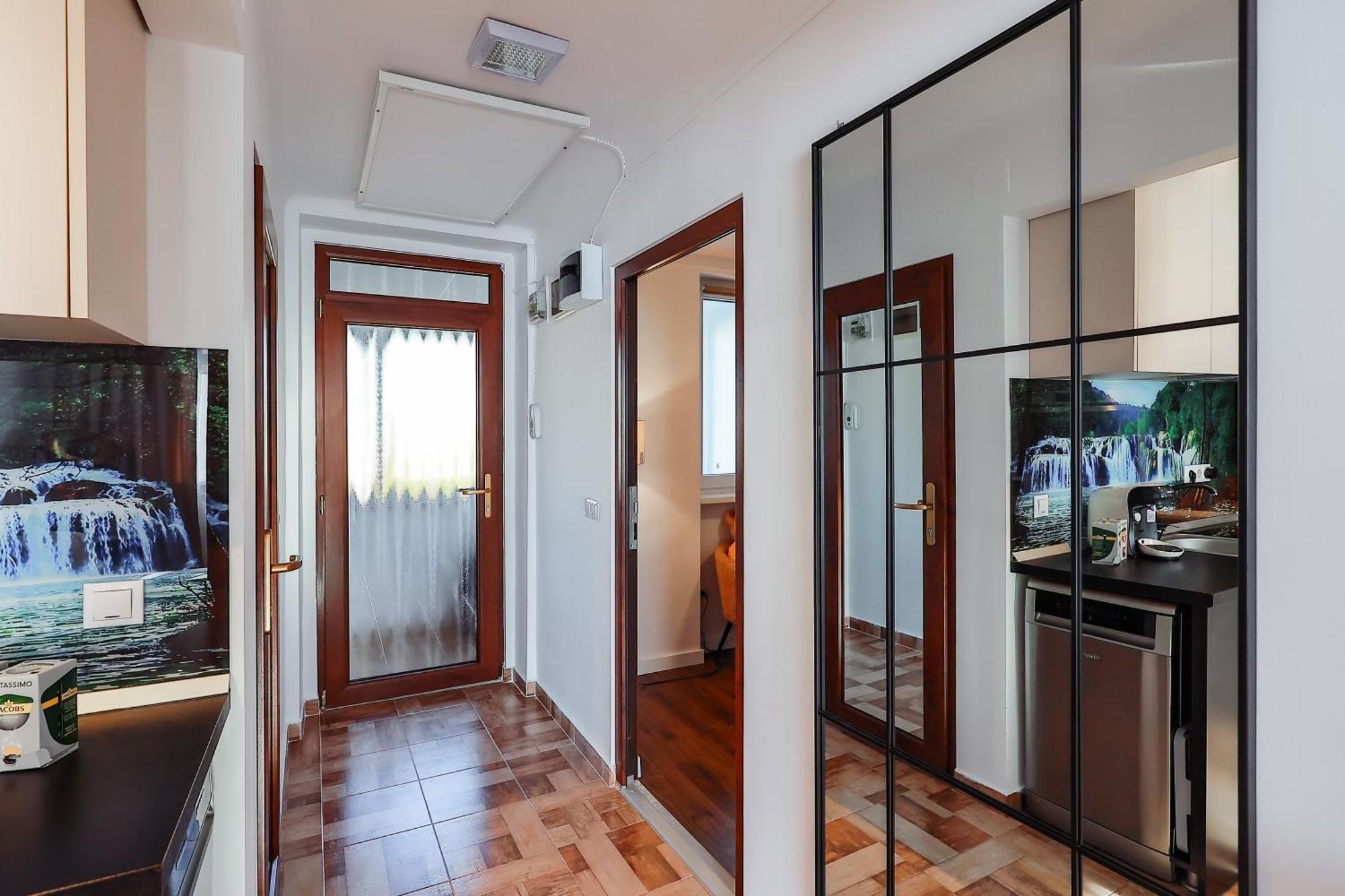 Oradea City Center Apartment Near Aquapark With Jacuzzi & Parking Exterior photo