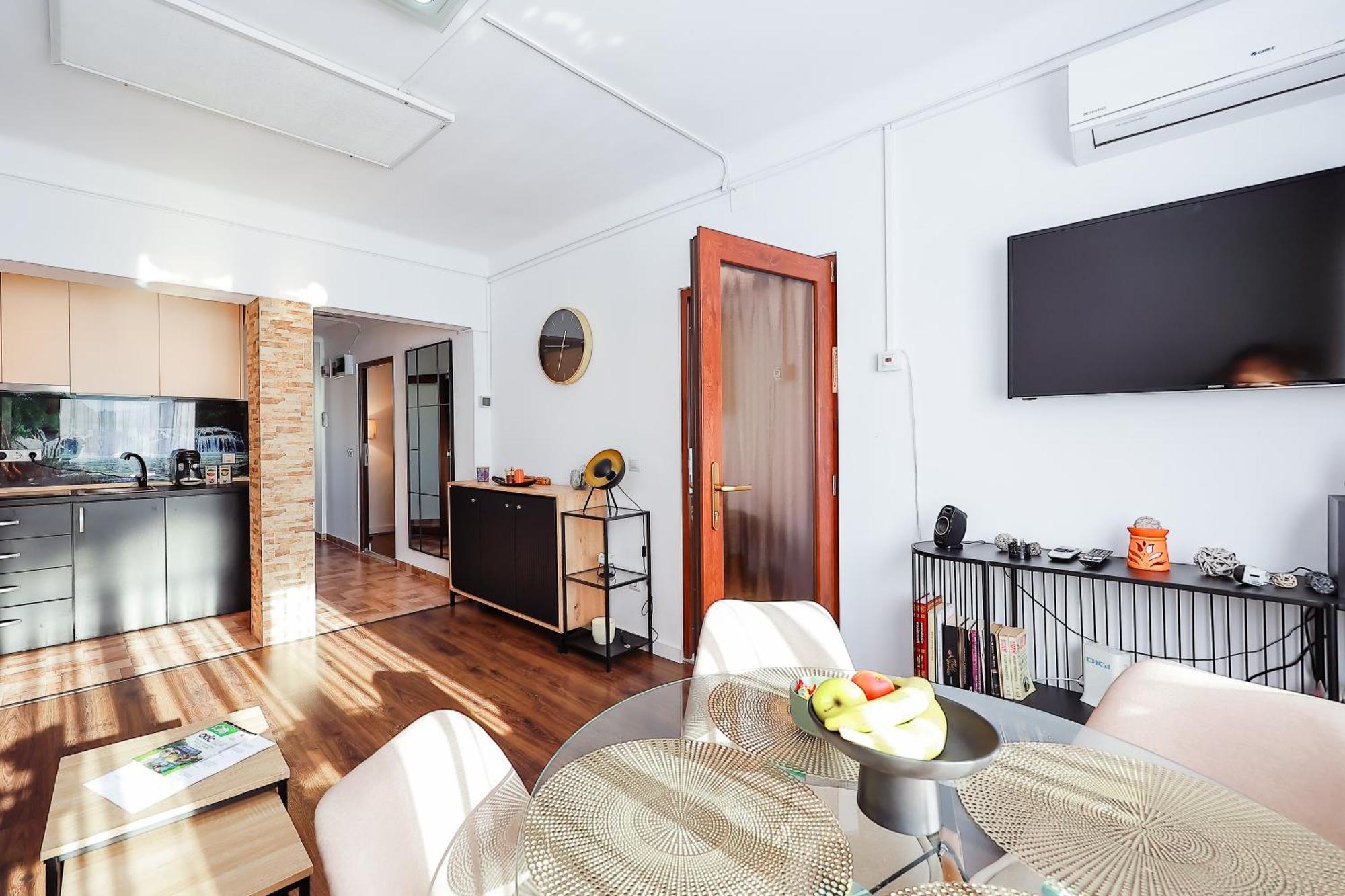 Oradea City Center Apartment Near Aquapark With Jacuzzi & Parking Exterior photo