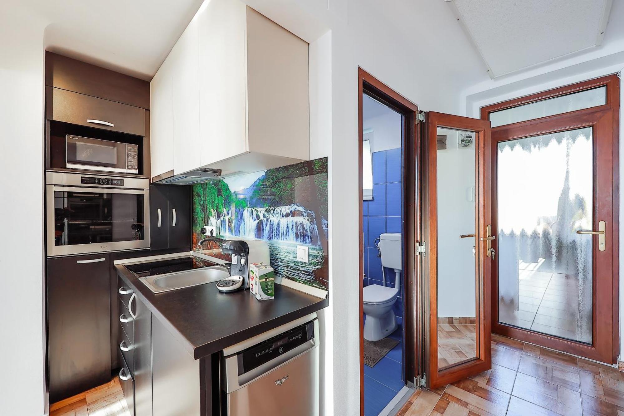 Oradea City Center Apartment Near Aquapark With Jacuzzi & Parking Exterior photo