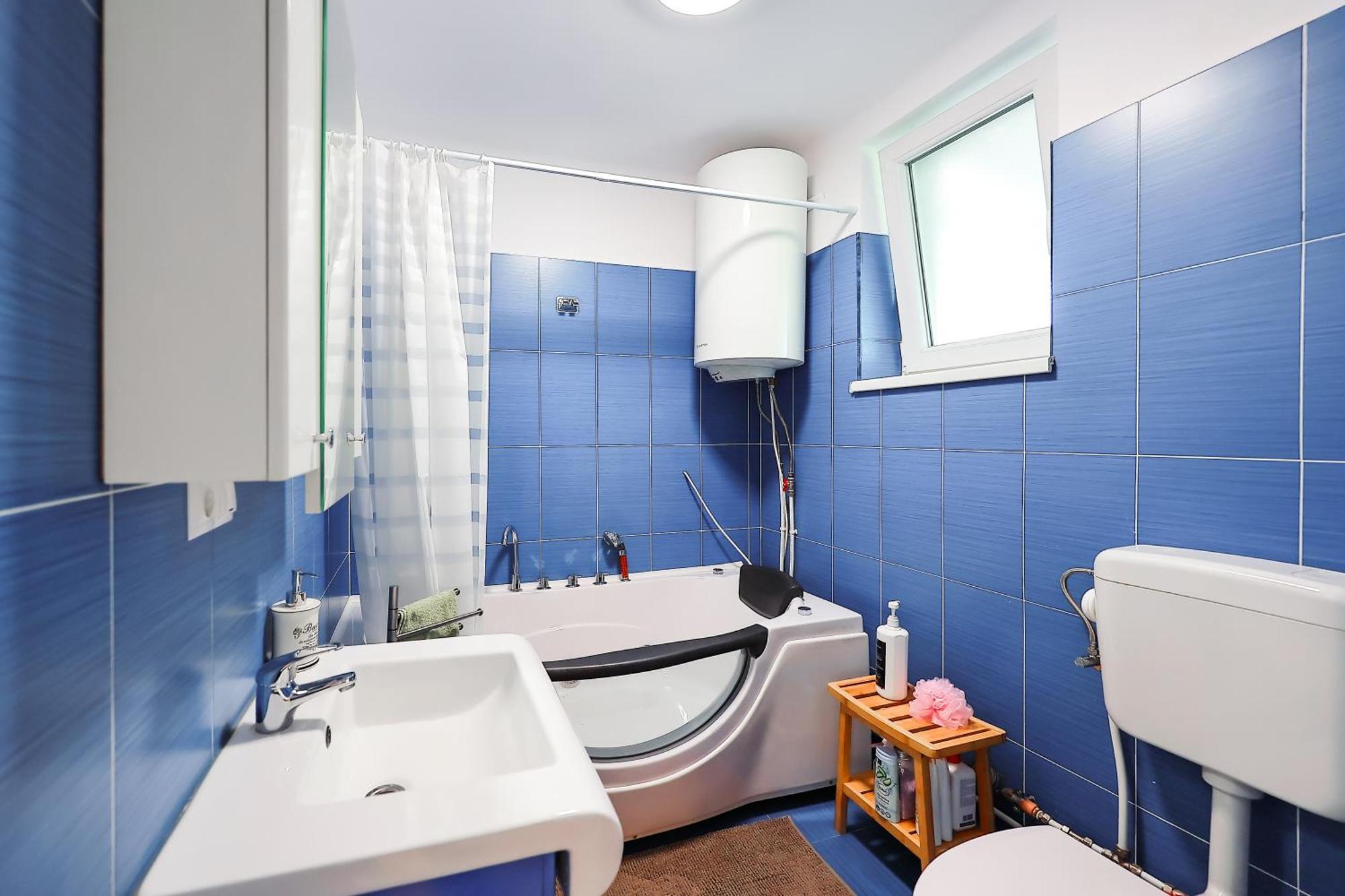 Oradea City Center Apartment Near Aquapark With Jacuzzi & Parking Exterior photo